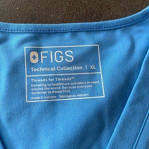 XL Figs top in color “capri blue”